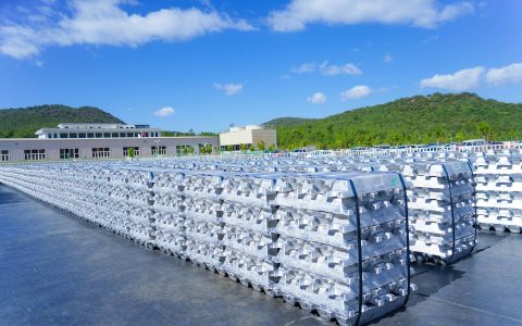 伦铝期货实时行情最新怎么判？2026年2月2日波动逻辑与跨境适配